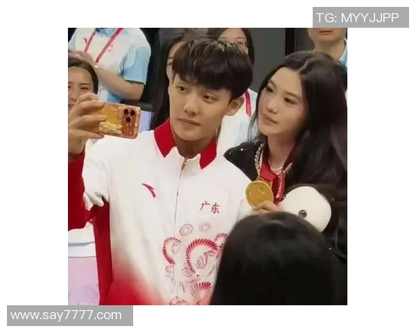 博主曝徐杰亲密照引热议疑似怀孕并让其为孩子起名引发关注 博主曝徐杰亲密照引热议疑似怀孕并让其为孩子起名引发关注